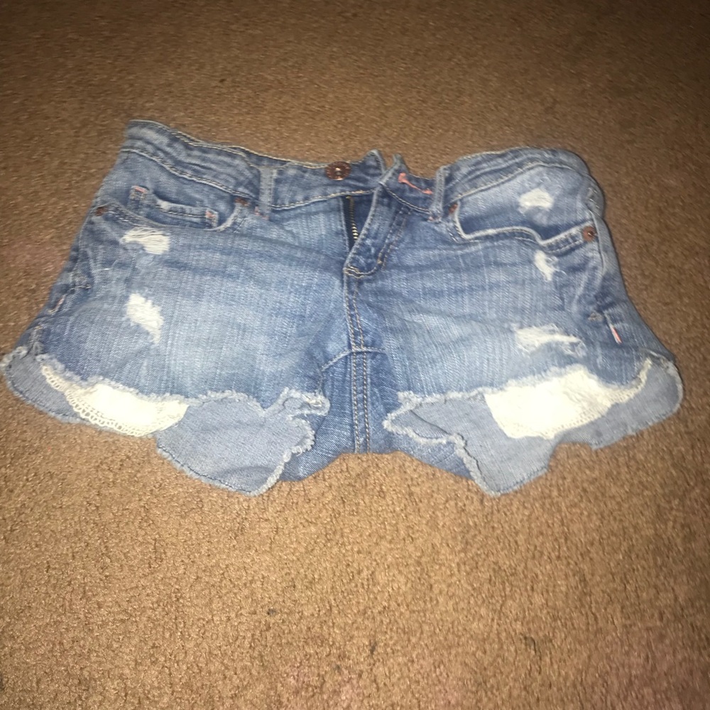 Lace pocket denim shorts